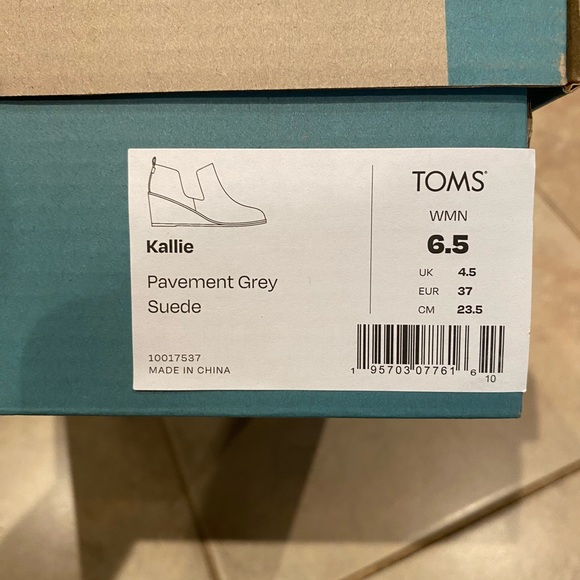TOMS Kallie Pavement Grey Suede Shoes - size 6.5. - Picture 4 of 4